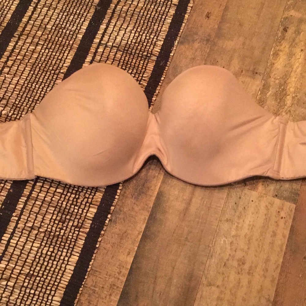 VICTORIA’s Secret Body by VICTORIA strapless bra